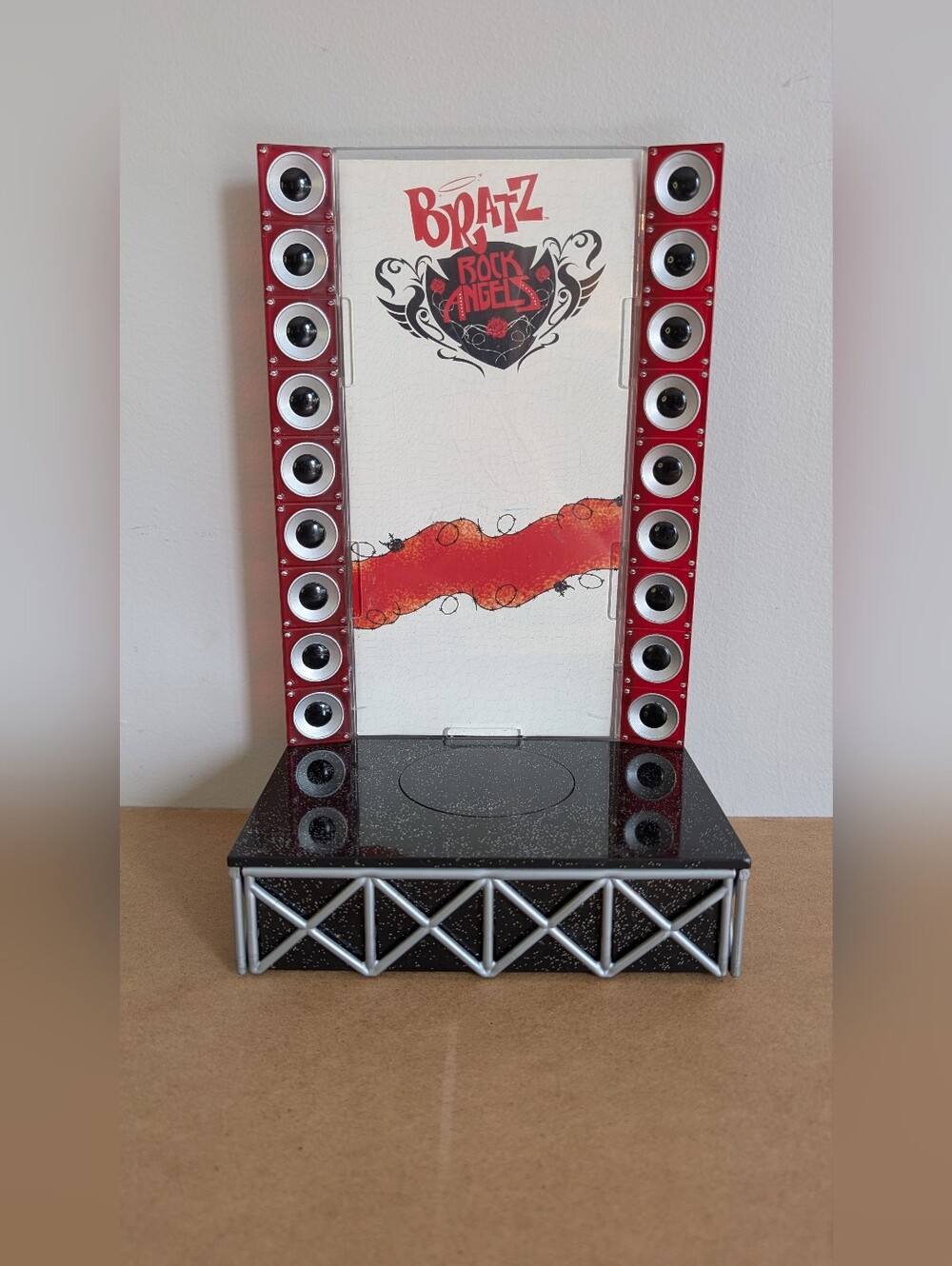 Vintage Bratz Rock Angelz Stage w Moving Platform, 2005 MGA